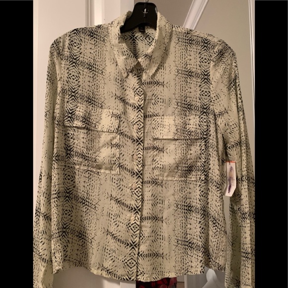 Woman blouse from Sears Very fine material. - Picture 1 of 3